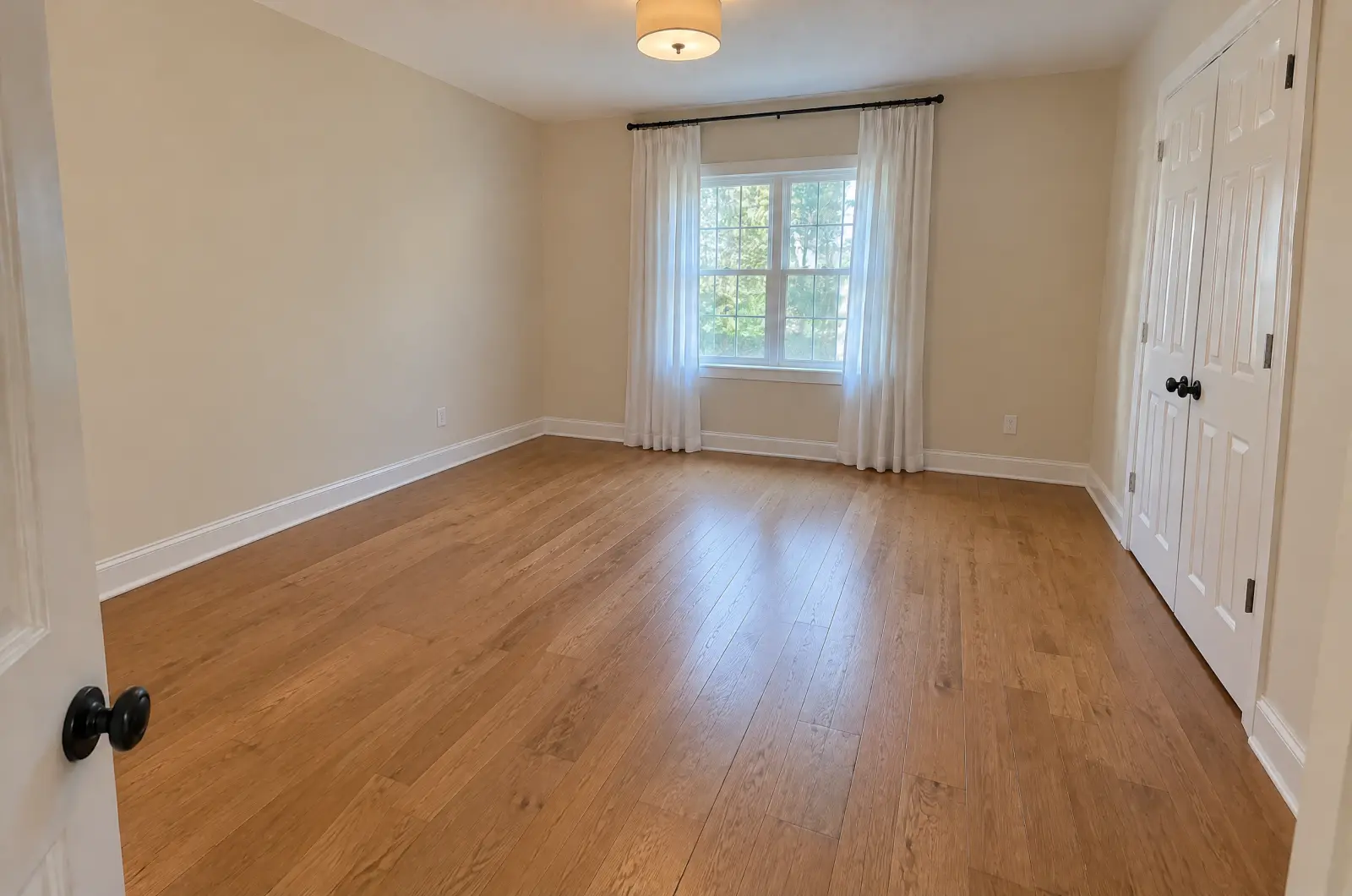 The same bedroom empty, with the walls, floor, window, curtains and closet doors kept.